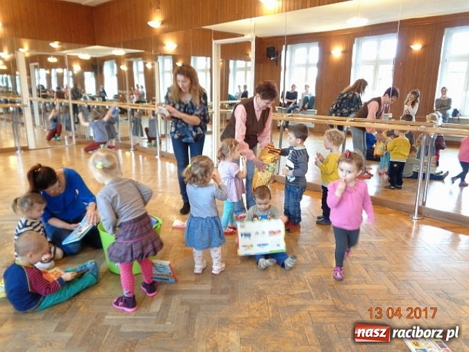 Zdjęcie w galerii na portalu naszraciborz.pl: Maluchy z Fiku-miku w świątecznej atmosferze wiadomości z regionu