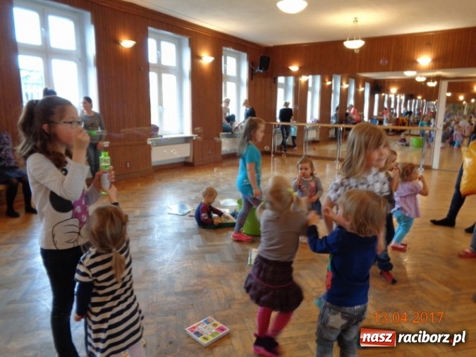 Zdjęcie w galerii na portalu naszraciborz.pl: Maluchy z Fiku-miku w świątecznej atmosferze wiadomości z regionu