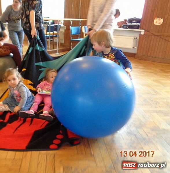 Zdjęcie w galerii na portalu naszraciborz.pl: Maluchy z Fiku-miku w świątecznej atmosferze wiadomości z regionu