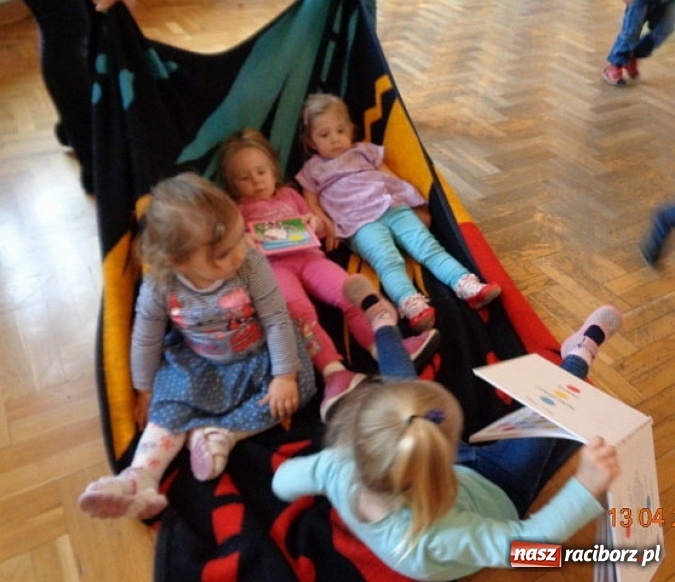 Zdjęcie w galerii na portalu naszraciborz.pl: Maluchy z Fiku-miku w świątecznej atmosferze wiadomości z regionu