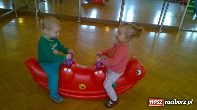 Zdjęcie w galerii na portalu naszraciborz.pl: Maluchy z Fiku-miku w świątecznej atmosferze wiadomości z regionu