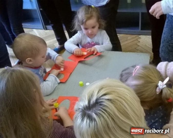 Zdjęcie w galerii na portalu naszraciborz.pl: Maluchy z Fiku-miku w świątecznej atmosferze wiadomości z regionu
