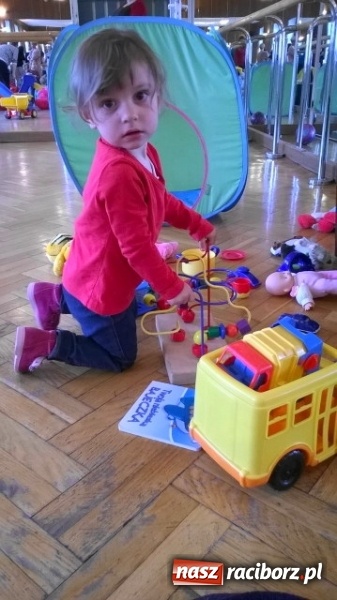 Zdjęcie w galerii na portalu naszraciborz.pl: Maluchy z Fiku-miku w świątecznej atmosferze wiadomości z regionu