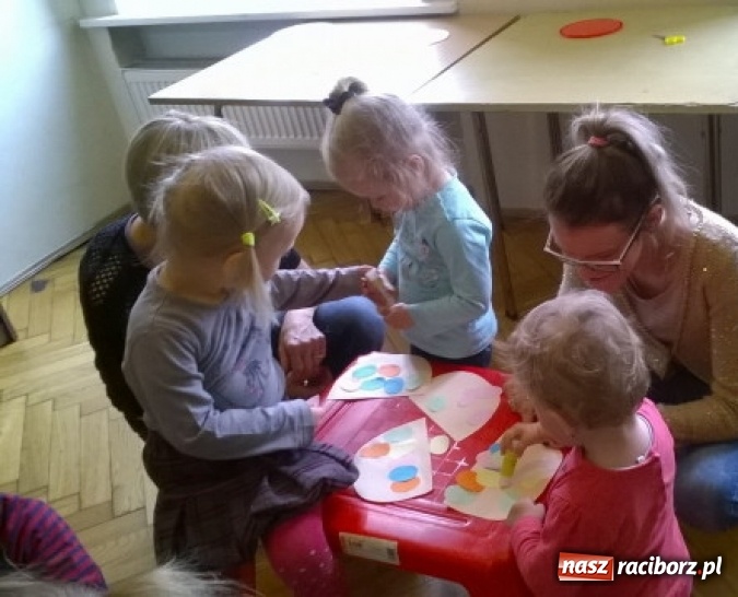 Zdjęcie w galerii na portalu naszraciborz.pl: Maluchy z Fiku-miku w świątecznej atmosferze wiadomości z regionu