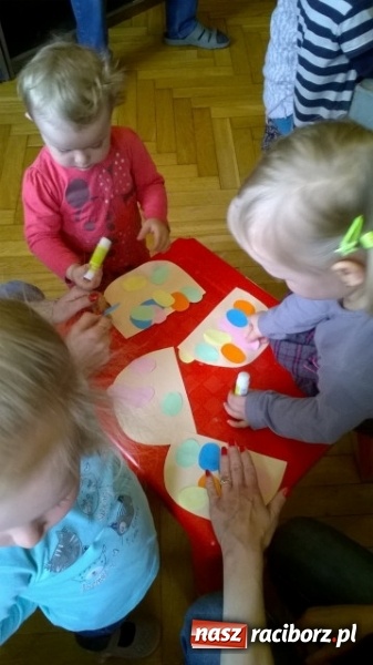 Zdjęcie w galerii na portalu naszraciborz.pl: Maluchy z Fiku-miku w świątecznej atmosferze wiadomości z regionu