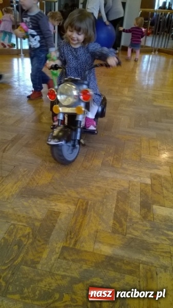 Zdjęcie w galerii na portalu naszraciborz.pl: Maluchy z Fiku-miku w świątecznej atmosferze wiadomości z regionu