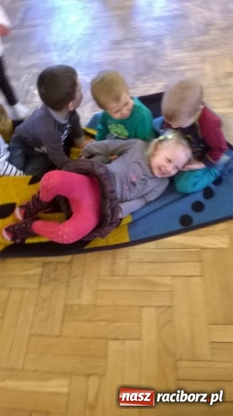 Zdjęcie w galerii na portalu naszraciborz.pl: Maluchy z Fiku-miku w świątecznej atmosferze wiadomości z regionu