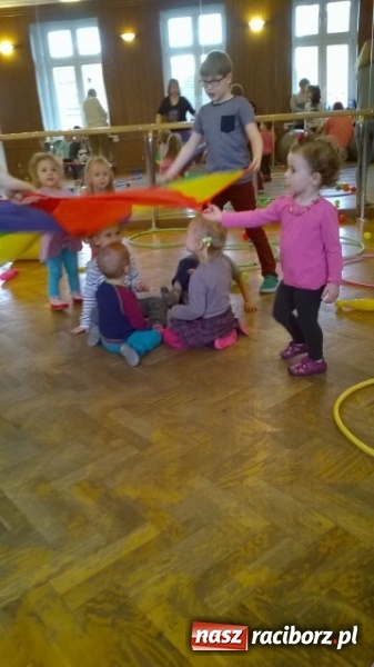 Zdjęcie w galerii na portalu naszraciborz.pl: Maluchy z Fiku-miku w świątecznej atmosferze wiadomości z regionu