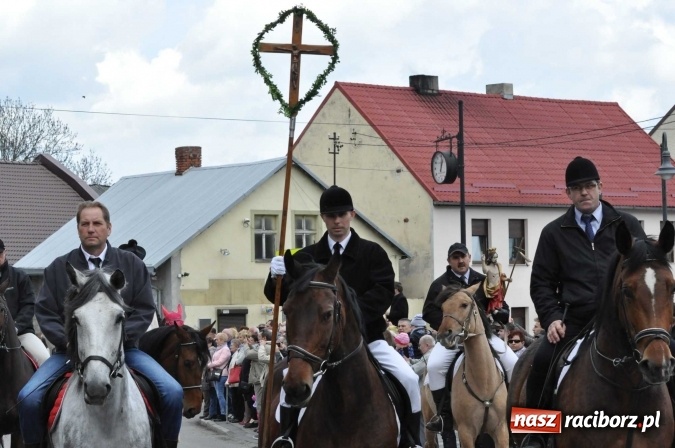 Zdjęcie w galerii na portalu naszraciborz.pl: Pietrowicka procesja konna na dwa jubileusze wiadomości z regionu