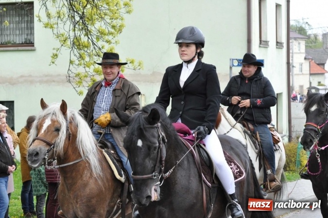 Zdjęcie w galerii na portalu naszraciborz.pl: Pietrowicka procesja konna na dwa jubileusze wiadomości z regionu