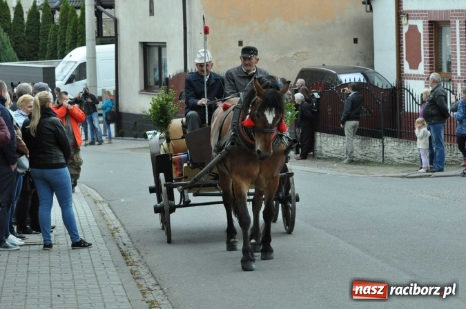 Zdjęcie w galerii na portalu naszraciborz.pl: Pietrowicka procesja konna na dwa jubileusze wiadomości z regionu