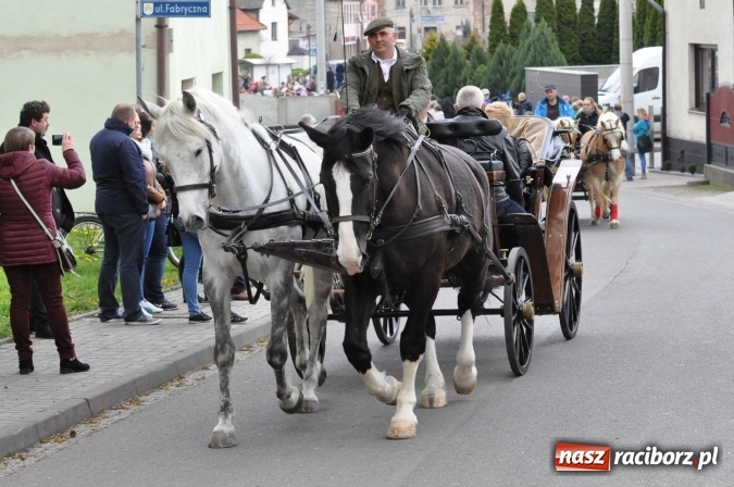 Zdjęcie w galerii na portalu naszraciborz.pl: Pietrowicka procesja konna na dwa jubileusze wiadomości z regionu