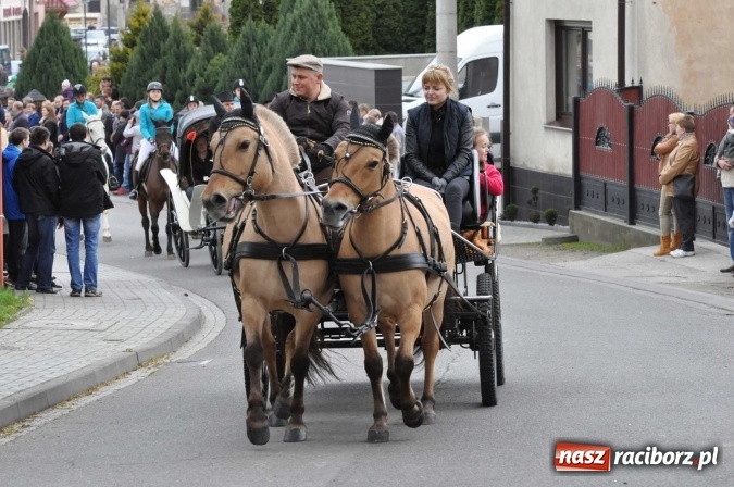 Zdjęcie w galerii na portalu naszraciborz.pl: Pietrowicka procesja konna na dwa jubileusze wiadomości z regionu
