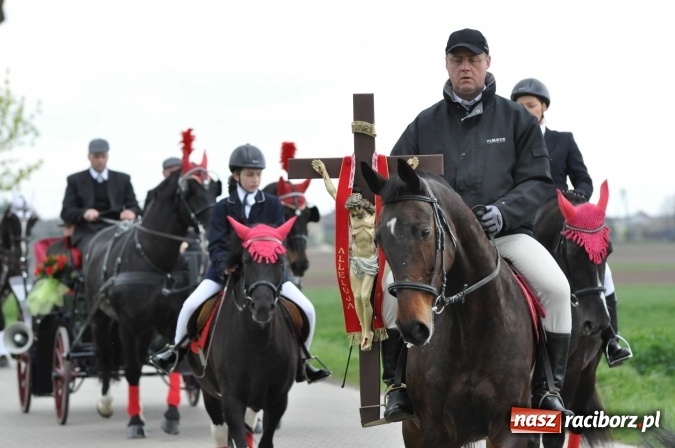 Zdjęcie w galerii na portalu naszraciborz.pl: Pietrowicka procesja konna na dwa jubileusze wiadomości z regionu