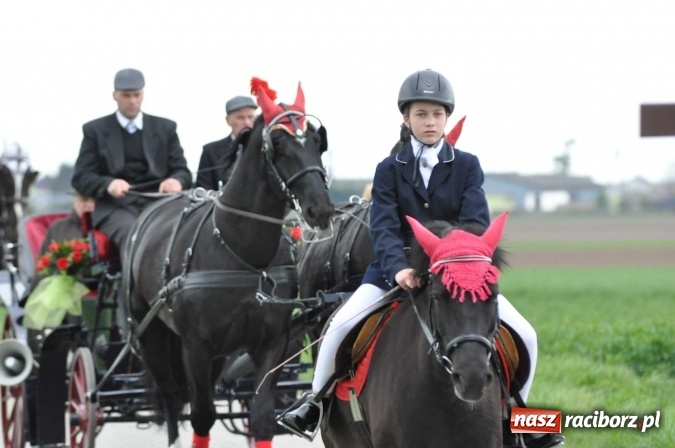 Zdjęcie w galerii na portalu naszraciborz.pl: Pietrowicka procesja konna na dwa jubileusze wiadomości z regionu