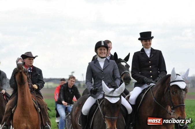 Zdjęcie w galerii na portalu naszraciborz.pl: Pietrowicka procesja konna na dwa jubileusze wiadomości z regionu
