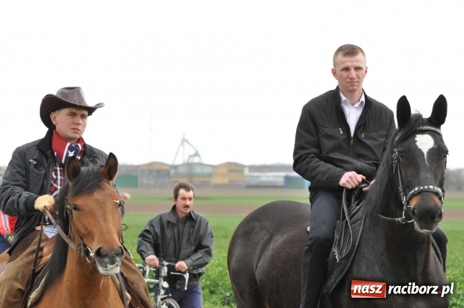 Zdjęcie w galerii na portalu naszraciborz.pl: Pietrowicka procesja konna na dwa jubileusze wiadomości z regionu