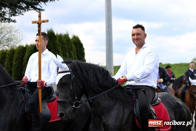 Zdjęcie w galerii na portalu naszraciborz.pl: Nadodrzańskim szlakiem - procesja wielkanocna w Zawadzie Książęcej wiadomości z regionu