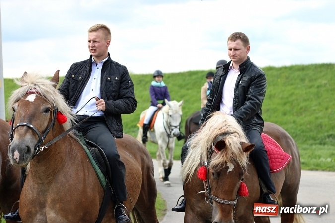 Zdjęcie w galerii na portalu naszraciborz.pl: Nadodrzańskim szlakiem - procesja wielkanocna w Zawadzie Książęcej wiadomości z regionu