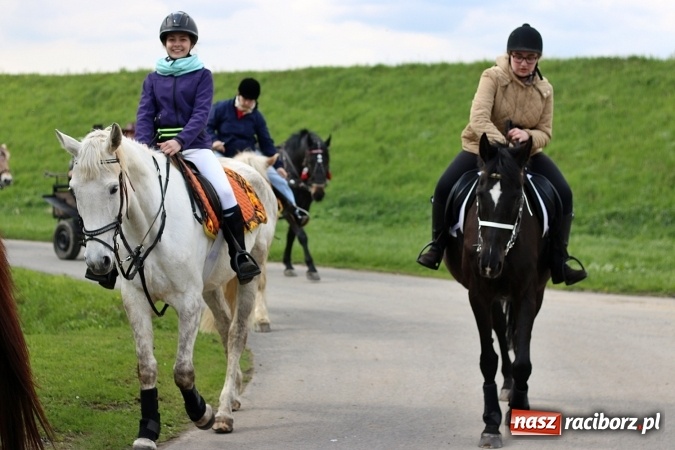 Zdjęcie w galerii na portalu naszraciborz.pl: Nadodrzańskim szlakiem - procesja wielkanocna w Zawadzie Książęcej wiadomości z regionu