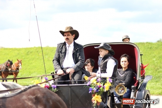 Zdjęcie w galerii na portalu naszraciborz.pl: Nadodrzańskim szlakiem - procesja wielkanocna w Zawadzie Książęcej wiadomości z regionu