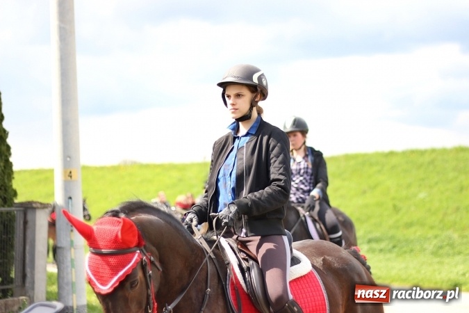 Zdjęcie w galerii na portalu naszraciborz.pl: Nadodrzańskim szlakiem - procesja wielkanocna w Zawadzie Książęcej wiadomości z regionu