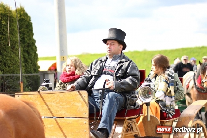 Zdjęcie w galerii na portalu naszraciborz.pl: Nadodrzańskim szlakiem - procesja wielkanocna w Zawadzie Książęcej wiadomości z regionu