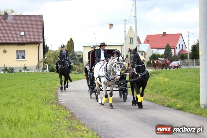Zdjęcie w galerii na portalu naszraciborz.pl: Nadodrzańskim szlakiem - procesja wielkanocna w Zawadzie Książęcej wiadomości z regionu