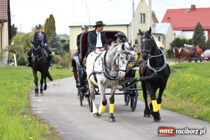 Zdjęcie w galerii na portalu naszraciborz.pl: Nadodrzańskim szlakiem - procesja wielkanocna w Zawadzie Książęcej wiadomości z regionu