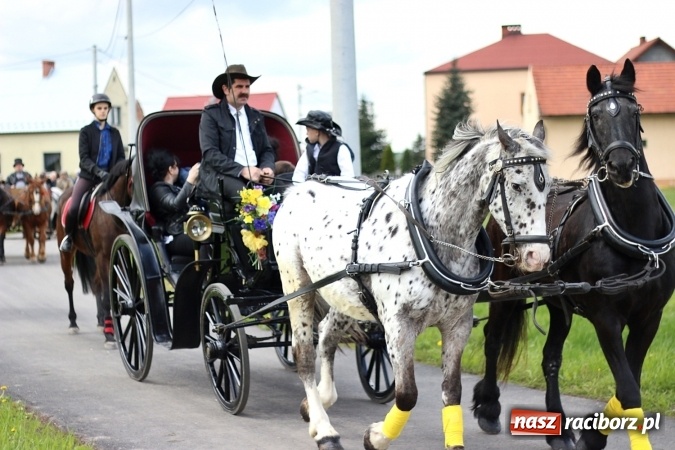 Zdjęcie w galerii na portalu naszraciborz.pl: Nadodrzańskim szlakiem - procesja wielkanocna w Zawadzie Książęcej wiadomości z regionu