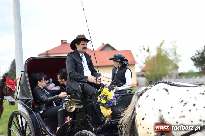 Zdjęcie w galerii na portalu naszraciborz.pl: Nadodrzańskim szlakiem - procesja wielkanocna w Zawadzie Książęcej wiadomości z regionu