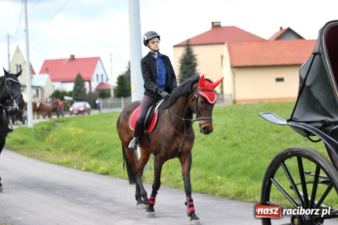 Zdjęcie w galerii na portalu naszraciborz.pl: Nadodrzańskim szlakiem - procesja wielkanocna w Zawadzie Książęcej wiadomości z regionu