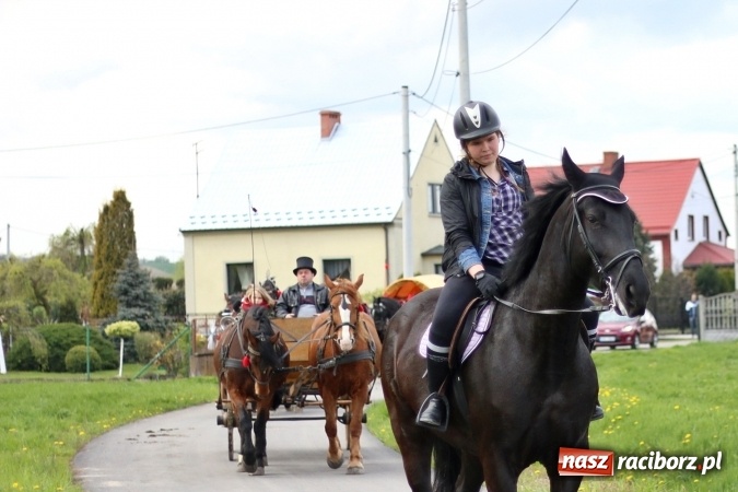 Zdjęcie w galerii na portalu naszraciborz.pl: Nadodrzańskim szlakiem - procesja wielkanocna w Zawadzie Książęcej wiadomości z regionu