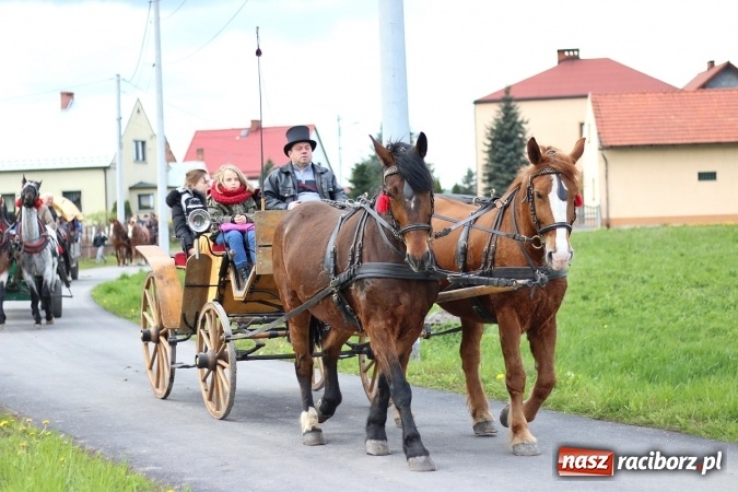Zdjęcie w galerii na portalu naszraciborz.pl: Nadodrzańskim szlakiem - procesja wielkanocna w Zawadzie Książęcej wiadomości z regionu