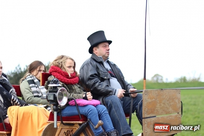 Zdjęcie w galerii na portalu naszraciborz.pl: Nadodrzańskim szlakiem - procesja wielkanocna w Zawadzie Książęcej wiadomości z regionu