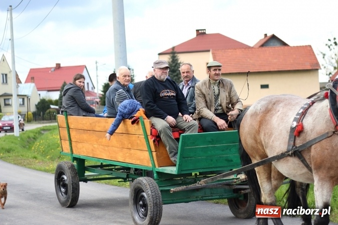 Zdjęcie w galerii na portalu naszraciborz.pl: Nadodrzańskim szlakiem - procesja wielkanocna w Zawadzie Książęcej wiadomości z regionu