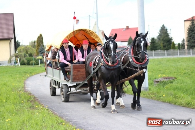 Zdjęcie w galerii na portalu naszraciborz.pl: Nadodrzańskim szlakiem - procesja wielkanocna w Zawadzie Książęcej wiadomości z regionu
