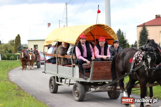Zdjęcie w galerii na portalu naszraciborz.pl: Nadodrzańskim szlakiem - procesja wielkanocna w Zawadzie Książęcej wiadomości z regionu
