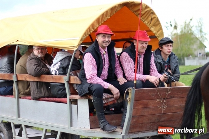 Zdjęcie w galerii na portalu naszraciborz.pl: Nadodrzańskim szlakiem - procesja wielkanocna w Zawadzie Książęcej wiadomości z regionu