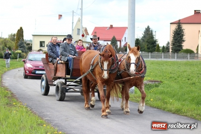 Zdjęcie w galerii na portalu naszraciborz.pl: Nadodrzańskim szlakiem - procesja wielkanocna w Zawadzie Książęcej wiadomości z regionu