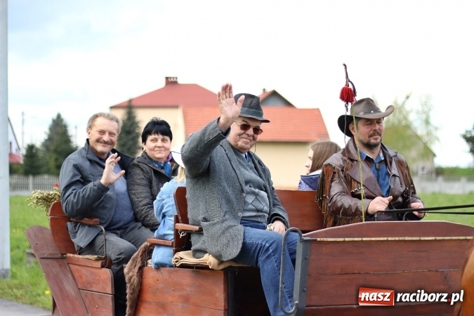 Zdjęcie w galerii na portalu naszraciborz.pl: Nadodrzańskim szlakiem - procesja wielkanocna w Zawadzie Książęcej wiadomości z regionu