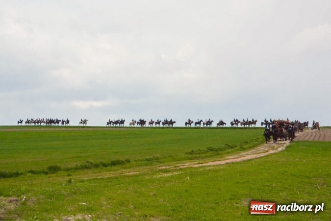 Zdjęcie w galerii na portalu naszraciborz.pl: Biskup, senator, starosta i wójt, czyli bieńkowicka procesja konna  wiadomości z regionu