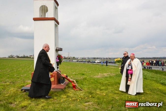 Zdjęcie w galerii na portalu naszraciborz.pl: Biskup, senator, starosta i wójt, czyli bieńkowicka procesja konna  wiadomości z regionu