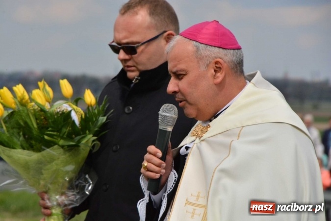 Zdjęcie w galerii na portalu naszraciborz.pl: Biskup, senator, starosta i wójt, czyli bieńkowicka procesja konna  wiadomości z regionu