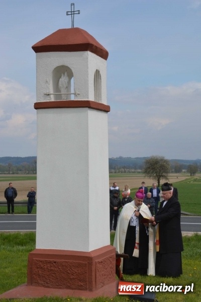 Zdjęcie w galerii na portalu naszraciborz.pl: Biskup, senator, starosta i wójt, czyli bieńkowicka procesja konna  wiadomości z regionu