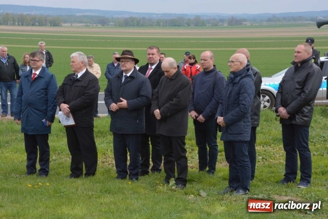 Zdjęcie w galerii na portalu naszraciborz.pl: Biskup, senator, starosta i wójt, czyli bieńkowicka procesja konna  wiadomości z regionu