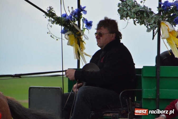 Zdjęcie w galerii na portalu naszraciborz.pl: Biskup, senator, starosta i wójt, czyli bieńkowicka procesja konna  wiadomości z regionu