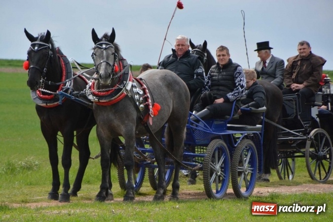 Zdjęcie w galerii na portalu naszraciborz.pl: Biskup, senator, starosta i wójt, czyli bieńkowicka procesja konna  wiadomości z regionu