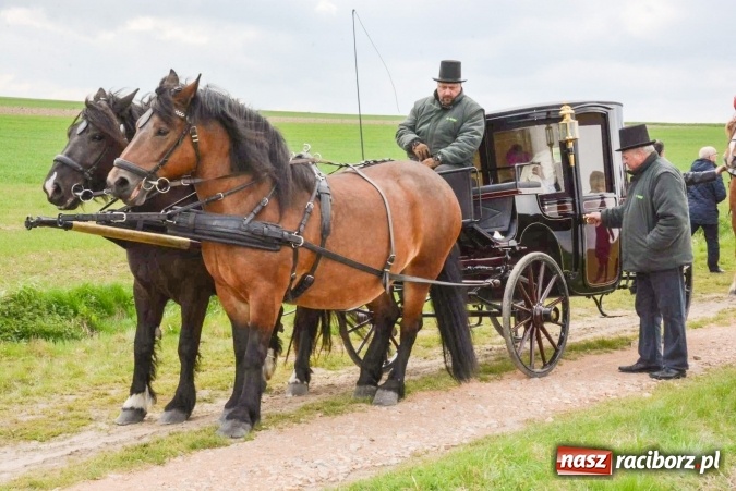 Zdjęcie w galerii na portalu naszraciborz.pl: Biskup, senator, starosta i wójt, czyli bieńkowicka procesja konna  wiadomości z regionu