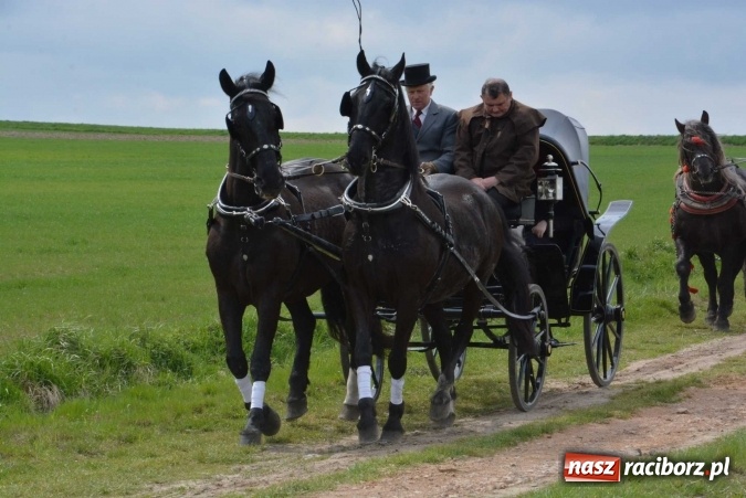 Zdjęcie w galerii na portalu naszraciborz.pl: Biskup, senator, starosta i wójt, czyli bieńkowicka procesja konna  wiadomości z regionu